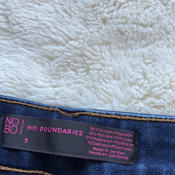 No Boundaries Stretch Skinny Jeans | Dark Wash Jeggings | High Rise Fit | Size 9 - Picture 5 of 8